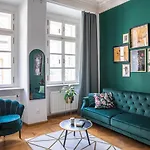 New Stylish 3 Suites Bedrooms Apt In Mala Strana - N2Nd