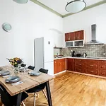 New Stylish 3 Suites Bedrooms Apt In Mala Strana - N2Nd